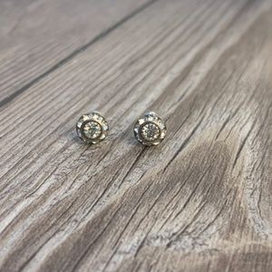 Circular concentric gem studs